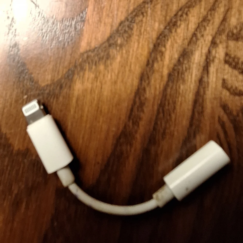 Apple Lightning to 3.5mm Headphone Jack Adapter for iPhone 7 8 PLUS X